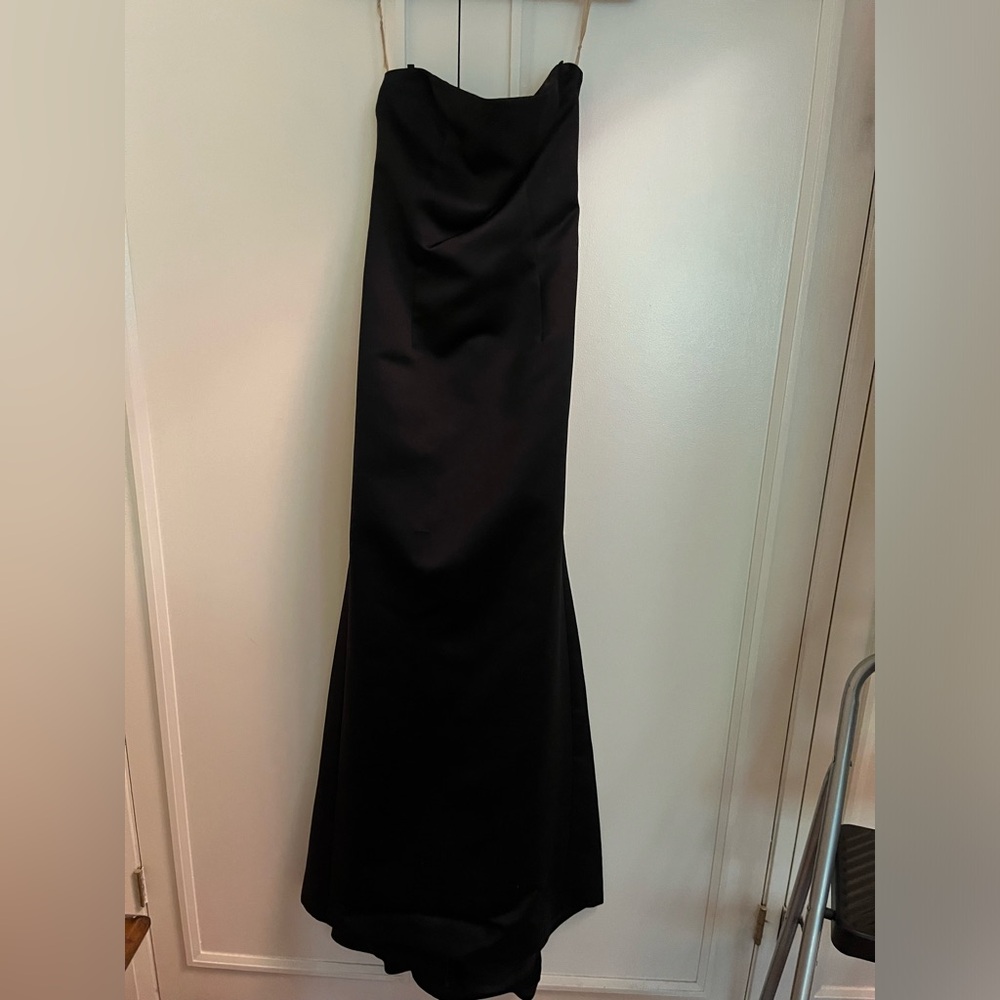 BCBG Maxazaria Strapless back satin dress size 0 - perfect for prom!